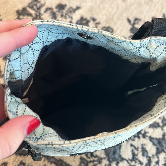 Kavu Crossbody Shoulder Bag Purse Adjustable Strap 4 Pouch - Picture 4 of 5